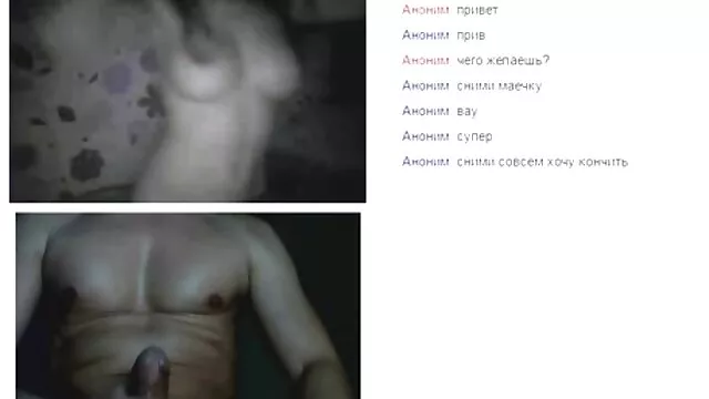 Brunette en collants fait un film porno gratuit sodomie strip-tease