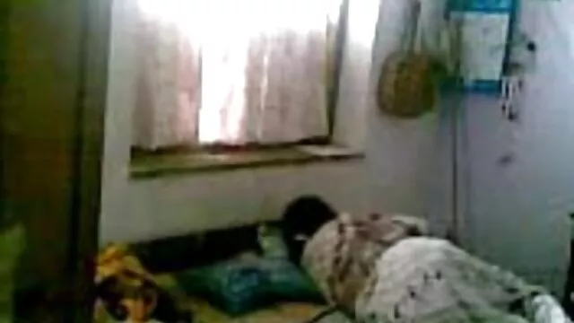 Latina caresse la chatte avec un anal hd streaming petit vibromasseur