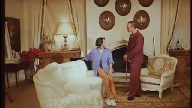 La salope aux gros seins Missy Monroe aime une bite gonflée film erotique anal dans son cul serré