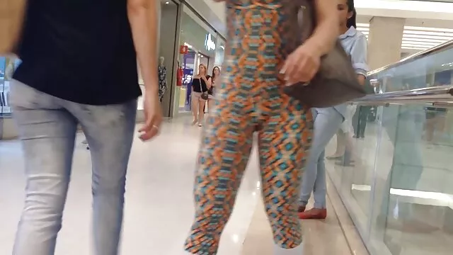 La grosse femme a été arnaquée massage extreme porno comme il se doit