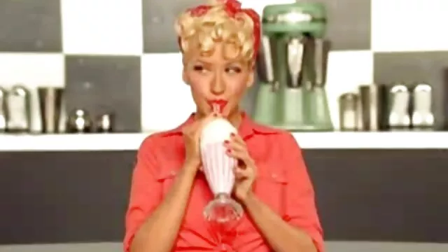 Niger suce le clitoris d'une jeune blonde, puis insère film premiere sodomie sa bite saine dans son cul et la baise fort