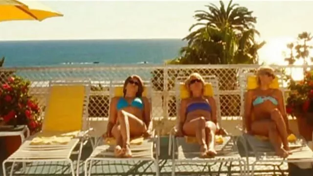 Une belle fille asiatique caresse film sur sodomie sa chatte et suce une bite