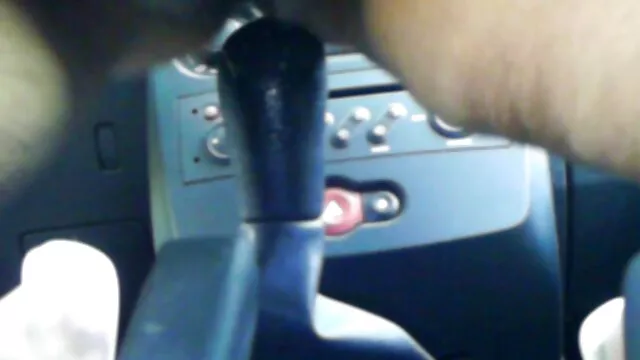 Ebony lesbiennes film de sodomie s'amusent sur le canapé