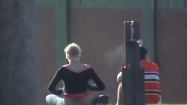 Jeune fille anglaise a montré ses charmes puis baisée durement anal film porn