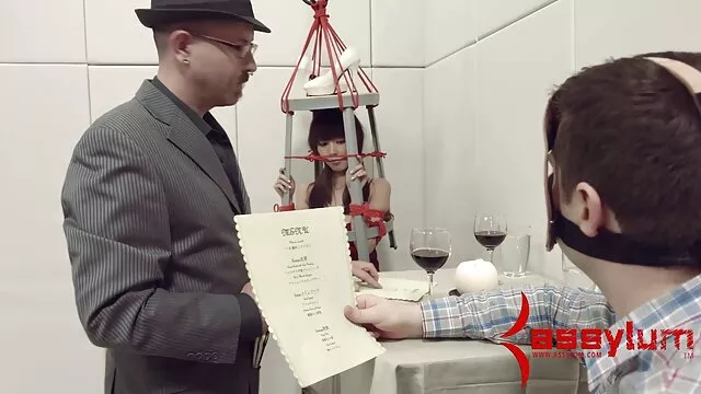 Elle prend une sex porn anal xxx grosse bite dans sa bouche