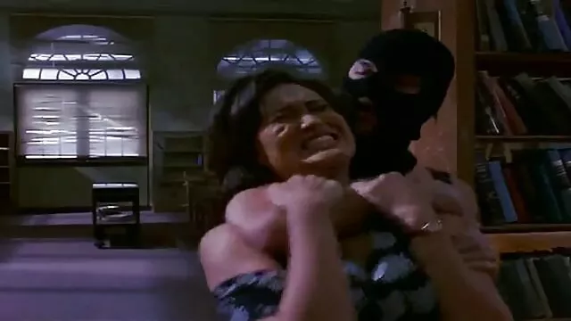 Plantureuse blonde aime la bite noire sodomie film porno