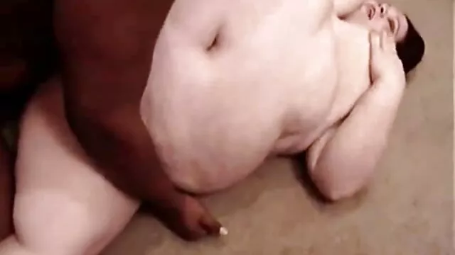 Le mari a filmé sa femme en filme porno anal online train de sucer le mari de son frère