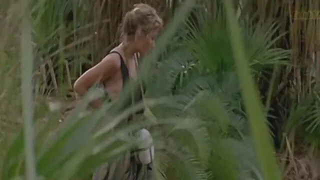 La belle asiatique Naomi se masturbe la chatte sodomie film x