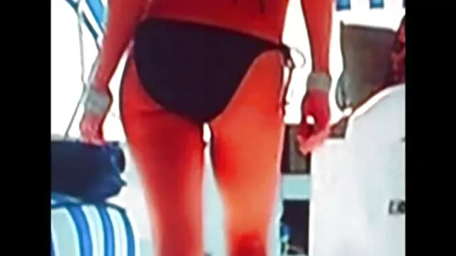 Axel aime montrer son massage extreme porno corps devant la caméra