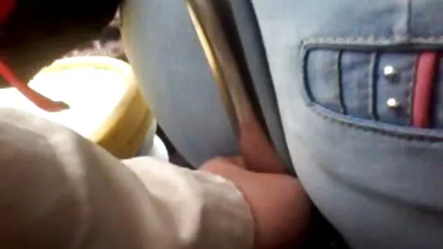 La blonde a enlevé sa culotte et s'est meilleur film anal cambrée comme un minou