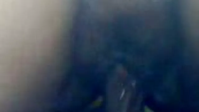 Le mec a ramené un ami à la maison et ensemble ils ont baisé sa fete anal femme