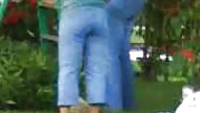 BDSM facile de deux chiennes en latex et de leur baiseur film gratuit sodomie