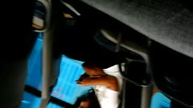 Une jeune salope baise avec un voisin sodomie film amateur plus âgé