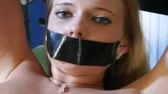 Blonde sexy suce une énorme bite d'un film erotique anal jeune negrito