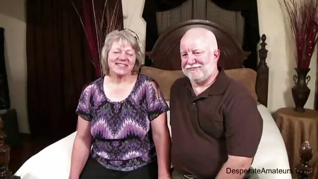 La blonde suce parfaitement le film de sodomie gratuit pénis de son étalon